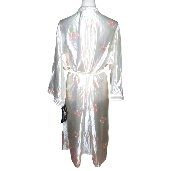 Intimate Moments Plus Size Feminine & Soft Lightweight Robe - Picture 4 of 8